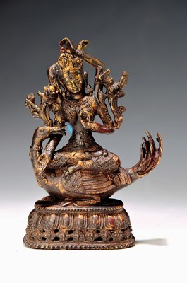 Göttin auf Gans reitend, Nepal, 20.Jh., Kupferlegierung vergoldet, H. ca. 15 cm Sockel mit Durchbrucharbeit