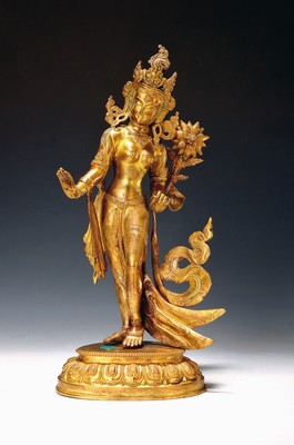 Weiße Tara, Nepal, 20. Jh., "Gottheit des langen Lebens", Kupferlegierung, vergoldet, als besonderes Kennzeichen gelten die sieben Augen, ...