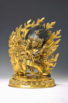 Vajrakilaya, China, erste Hälfte 20.Jh., Messing, z.T. bemalt, Gottheit mit sechs Armen, zusammen mit seiner Weisheitspartnerin (Yab-Yum), auf ...