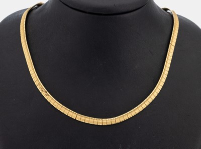 18 kt Gold Collier, GG 750/000, z.T. sat. und pol., L. ca. 46.5 cm, Kastenschloß mit Sicherheitsacht, ca. 40.3 g