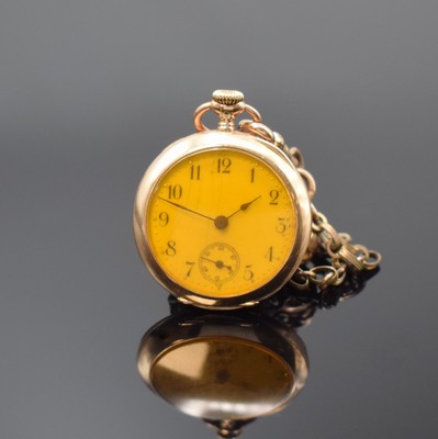 Offene Damentaschenuhr in RoseG 585/000 mit vergoldeter Kettenabhängung, Schweiz um 1910, Geh. dell., guill. Rückdeckel m. Monogrammspiegel, ...