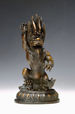 Dämon mit Hörnern, China, 20. Jh., auf einem Schwein sitzend, Kupferlegierung, H. ca. 23 cm