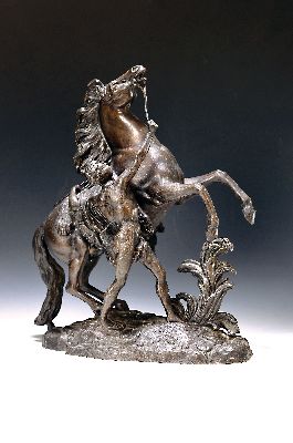 Skulptur, deutsch, um 1910, sich aufbäumendes Pferd mit Führer, nach antikem Vorbild, Metallguß, H. ca. 40cm