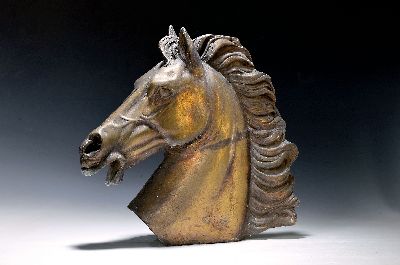 Skulptur eines Pferdekopfes, Bronze, mit Bewitterungsspuren, H. ca. 37cm