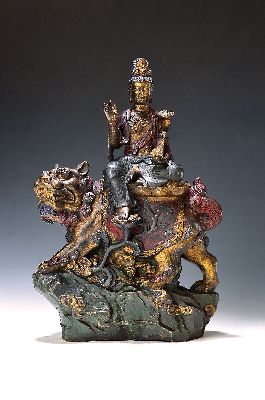 Manjushri/Bodhisattva auf einem Löwen reitend, China 20. Jh., Bodhisattva der Weisheit, Bronze, farbig staffiert, ca. 38 cm