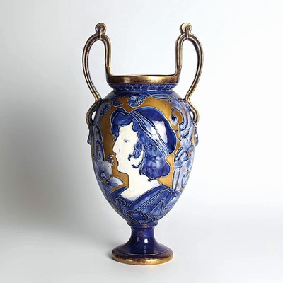 Jugendstilvase, Thomas Forester & Sons England, um 1900, Steingut, Stegrelief blau und golden gefaßt, Profilporträt einer jungen Frau H. ca. 44cm, ...