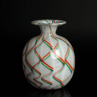 Ziervase aus der Serie "Calabash", James Carpenter für Venini, farbloses Glas, milchweisse und mehrfarbige Einschmelzungen, H. 20 cm