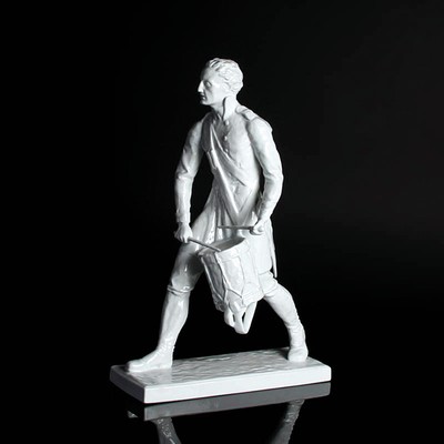 Porzellanfigur Trommler Lützower Regiment, Schwarzburger Werkstätten, Entw. W. Schmarje , Weißporzellan, monogrammiert, H. 42 cm