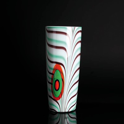 Vase von Carlo Moretti (1934-2008), Murano, Unikat, mundgeblasenes Glas mit Kammdekor in grün und braun, opak-weißer Innenüberfang, 2 ...
