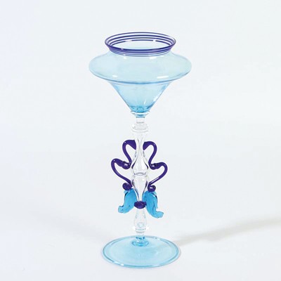 Pokalglas, Umberto Belotto, Murano, 1970er Jahre, dünnwandiges hellblaues Glas mit applizierten dunkelblauen Fäden, Stiel farbloses Glas, H. ca. ...