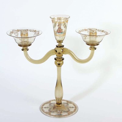 Kerzenleuchter, Murano Italien, 1930er Jahre, mundgeblasenes grünliches Glas mit feiner Email- und Goldmalerei, zwei Brennstellen mit separaten ...