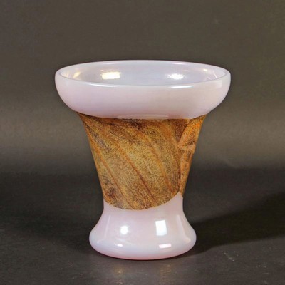 Trichtervase, Ermanno Nason für Cenedese, Murano, hellblau getöntes Glas, aufgelegtes goldgelbes Band, lüstriert, H. 17 cm