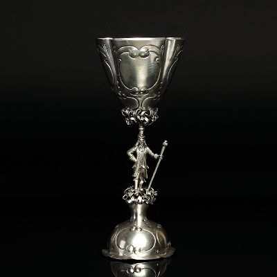 Trinkpokal in der Art eines Hansel im Keller des 18.Jh., deutsch, um 1900, 800er-Silber, Meistermarke SR bekrönt, ca. 134g, H. 18 cm, ohne ...
