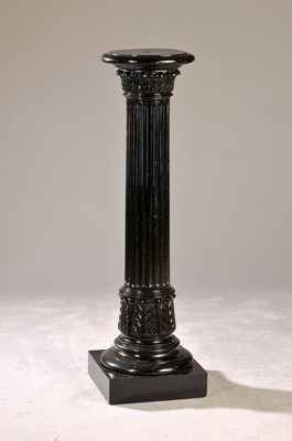 Historismus Säule, um 1900, Holz schwarz lackiert, ca. 112 x 33 x 33 cm, EZ 2-3