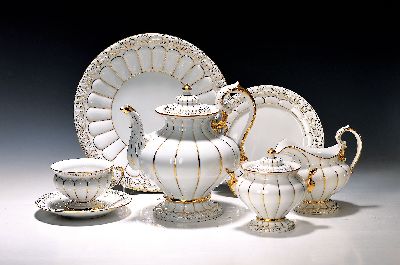 Kaffeeservice, Meissen, 60/70er Jahre, 2. Wahl, komplett für 6 Personen, X-Form, golden gehöht, Kaffeekanne, Zuckerdose, Milchkanne, 6 Tassen mit ...