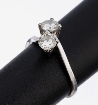 18 kt Gold Brillant-Ring, WG 750/000, 2 Brillanten zus. ca. 0.92 ct Weiß/p, RW 58, ca.3.4 g, Juwelier-Zertifikat Kopie anbei