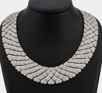 Prunkvolles 18 kt Gold Brillant-Collier, WG750/000, schwere qualitätvolle Verarbeitung, verlaufend, rautenf. und herzf. Glieder, ca. 2312 ...