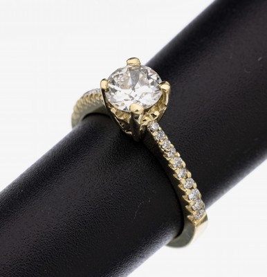 14 kt Gold Diamant-Ring, GG 585/000, 1 Altschliffdiamant ca. 0.60 ct Weiß/si, Ringschultern mit 18 Brillanten zus. ca. 0.14 ct, ca. 3.5 g, RW 49