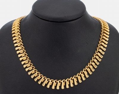 18 kt Gold Collier, GG 750/000, außergewöhnliche geformte Glieder, L. ca. 43.5cm, Kastenschloss mit Sicherheitsacht, ca. 33.8 g