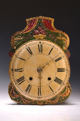 Stuckschilduhr, sog. Barockform, Wochenläufer, Schwarzwald, um 1850/70, bemaltes und gestucktes Schild (z.T. rest.), erhabener Ziffernkreis, ...