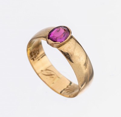 14 kt Gold Rubin-Ring, um 1909, GG 585/000,ovalfacett. Rubin ca. 0.60 ct, innen pers. Inschrift mit Datum, ca. 4.0 g, RW 60