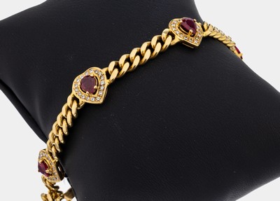 18 kt Gold Rubin-Brillant-Armband, GG 750/000, 5 herzf. Glieder mit 5 facett. Rubintropfen zus. ca. 4.50 ct, 83 Brillanten zus. ca. 0.41 ct ...