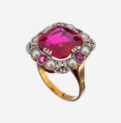 14 kt Gold Ring, GG/WG 585/000, nach dem Vorbild von 1880/90, synth. Rubine und Kunstperlchen, ca. 5.4 g, RW 53