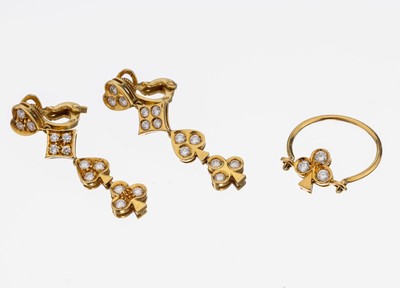 18 kt Gold Brillant-Schmuckset, GG 750/000,best. aus: 1 Ring, bewegl. Ringkopf in Form von Pik mit 3 Brillanten zus. ca. 0.15 ct feines Weiß/si, RW ...