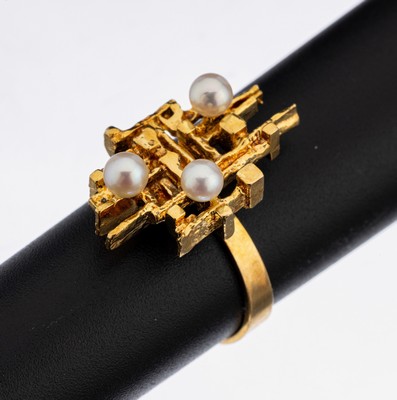 18 kt Gold Zuchtperl-Ring, GG 750/000, außergewöhnliche Gestaltung, 3 kl. Akoyazuchtperlen, RW 55, ca. 6.7 g