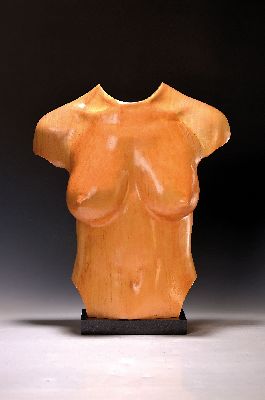 Oliver Pohl, geb. 1962 Hannover, "Incognito", Skulptur aus Lindenholz, Nr. H08-106, auf schwarzem Granitsockel, Gesamth. ca. 47cm