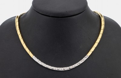 18 kt Gold Brillant-Collier, GG/WG 750/000,Mittelteil in WG mit 22 Brillanten zus. ca. 0.22 ct Weiß/si, L. ca. 44 cm, Kastenschloss mit ...
