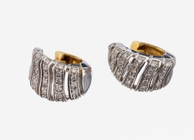 Paar 18 kt Gold Brillant-Ohrcreolen, WG/GG 750/000, 62 in WG gefasste Brillanten zus. ca.0.62 ct Weiß/si, ca. 10.6 g
