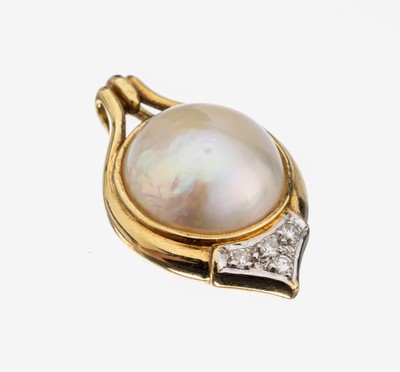14 kt Gold Perl-Diamant-Anhänger, GG 585/000, runde weiße Mabeperle D. ca. 13.7 mm,4 8/8-Diamanten zus. ca. 0.08 ct (grav.) in rhod. Fassung, ca. ...