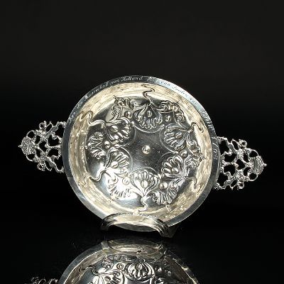 Silberschale, Niederlande, datiert 1768, Rand bez. "Aan den Maarschall von Holland P.J. van Zuylen van Nyevelt 1708", ca. 226g, D. 23cm
