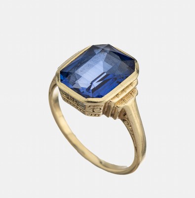 14 kt Gold Farbstein-Ring um 1930, GG 585/000, facett. Saphir-Synthese, Ringkopf seitl., graviert, RW 54, total ca. 5.9 g