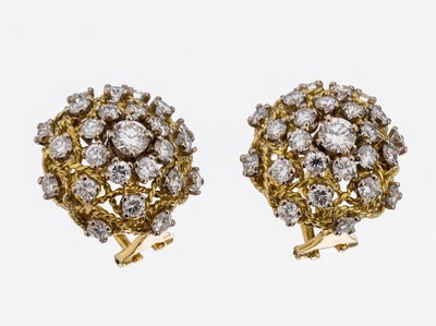 Paar 18 kt Gold Brillant-Ohrstecker, GG 750/000, 50 Brillanten zus. ca. 2.46 ct feines Weiß/lr, D. ca. 1.8 cm, ca. 10.8 g, Clipbrisuren, Kopie ...