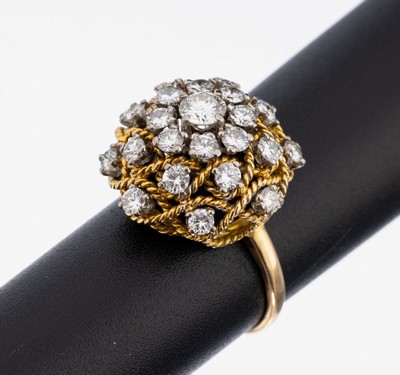 18 kt Gold Brillant-Ring, GG 750/000, 25 Brillanten zus. ca. 1.23 ct feines Weiß/lr, RW52, ca. 5.1 g, Kopie Juwelier-Expertise anbei,Angaben lt. ...