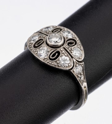 Art Deco Platin Diamant-Ring, um 1925-30, Pt gepr., geometrischer Ringkopf, durchbrochen, 9 Brillanten und 2 8/8-Diamantenzus. ca. 0.55 ct Weiß/si, ...
