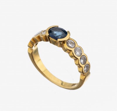 18 kt Gold Saphir-Brillant-Ring, GG 750/000, ovalfacett. Saphir ca. 0.40 ct, 8 Brillanten zus. ca. 0.50 ct Weiß/si, RW 53, ca. 4.1 g