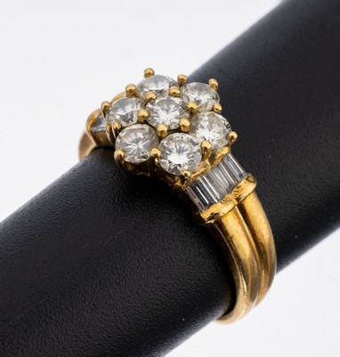 18 kt Gold Diamant-Ring, WG 750/000, 7 Brillanten und 8 Diamant-Baguettes zus. ca. 1.0 ct Weiß/si-p, ca. 3.2 g, RW 48