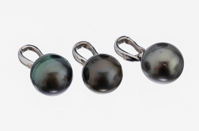 Konvolut 3 Tahitizuchtperl-Clipanhänger, Monturen 925er Silber, Perld. ca. 13.3 und 13.8 mm, nat. Merkmale