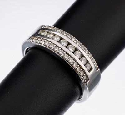 14 kt Gold Brillant-Ring, WG 585/000, 34 Brillanten zus. ca. 0.46 ct Weiß/si, ca. 8.7 g, RW 63