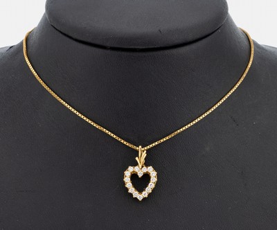 18 kt Gold Brillant-Anhänger "Herz", GG 750/000, 16 Brillanten zus. ca. 0.49 ct feinesWeiß/vs, an Kette, GG 585/000, L. ca. 42 cm, ...