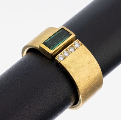 18 kt Gold Turmalin-Brillant-Ring, GG 750/000, 1 Turmalin-Baguette ca. 0.90 ct, 4 Brillanten zus. ca. 0.10 ct feines Weiß/vs, RW58, ca. 14.4 g, ...