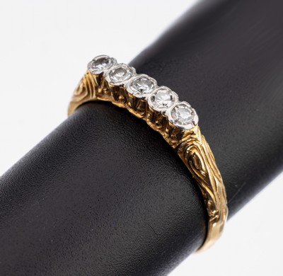 18 kt Gold Diamant-Ring, 1930er Jahre, GG 750/000 gepr., Schauseite zeittyp. platiniert,5 Diamanten zus. ca. 0.22 ct Weiß/si, ca. 3.1 g, RW 59