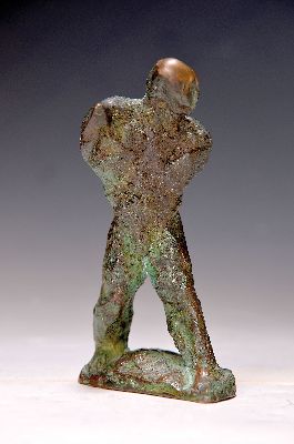 Volker Krebs, geb. 952 Bad Dürkheim, schreitender Mann, Bronzeskulptur, monogr. und dat. 97, H. ca. 14cm, Studium an der Akademie Karlsruhe bei ...