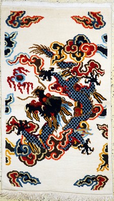 "Drachen-Teppich", Nepal, Mitte 20.Jhd, Wolle auf Baumwolle, ca. 150 x 90 cm, EHZ:(nahezu neuwertig).