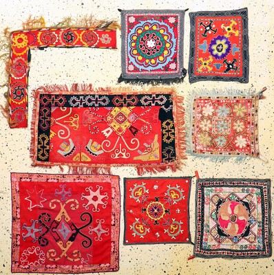 Konvolut 8 Stickereien, Uzbekistan, Anfang 20.Jhd, Seide-Baumwollstickerei, ca. 80x 44 cm, EHZ: 2-3