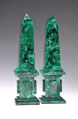 Paar Obelisken aus Malachit, neuzeitlich, H. je ca. 18cm