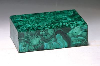 Deckeldose aus Malachit, neuzeitlich, ca. 5x15x10cm, Wandstärke 0.5cm